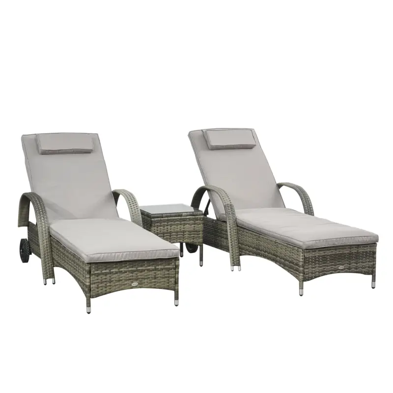 Outsunny Set de 2 șezlonguri mari confortabile : saltea, tetieră, spătar reglabil pe multiple poziții, cotiere, roți + măsuță joasă cu blat din sticlă securizată și rășină împletită gri Cel mai vândut